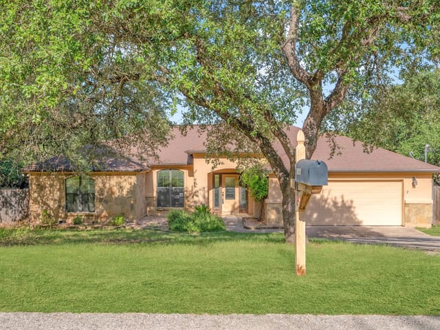 104 Cowal DR