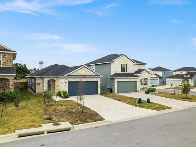 104 Katie Elder DR