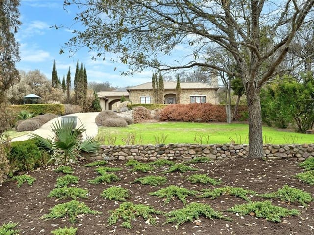 104 Las Lomas Ct
