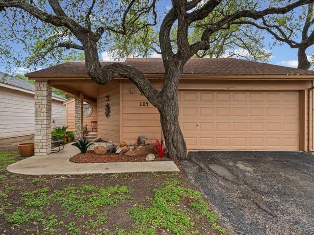 104 Overlook CIR