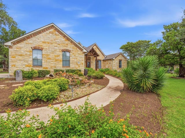 104 Quarry Lake EST
