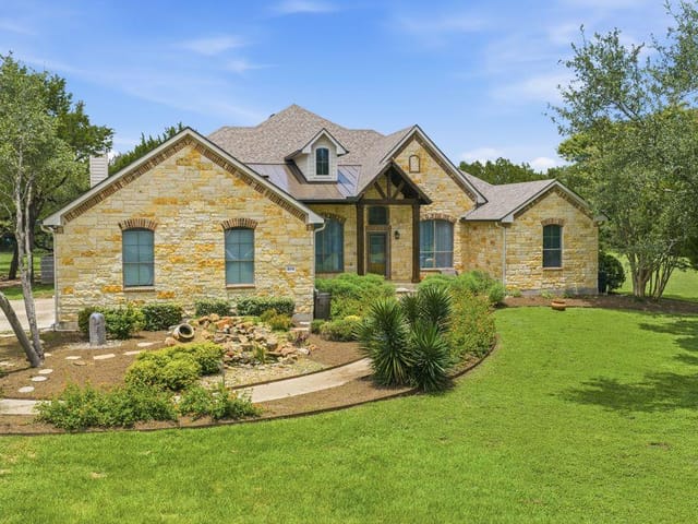 104 Quarry Lake EST