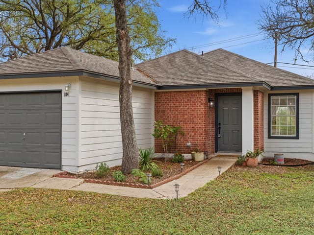 104 S Mockingbird Cir