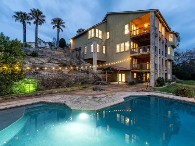 104 S Weston Ln