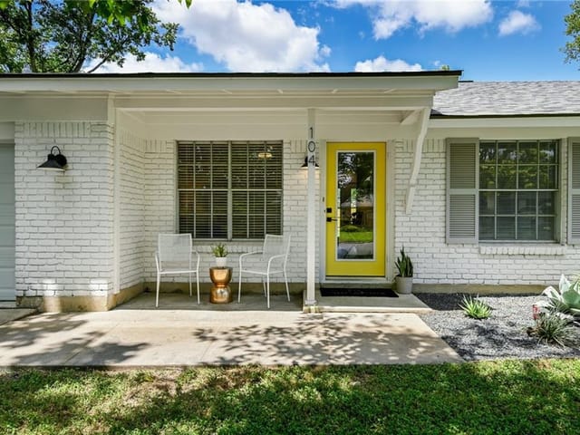 104 W Lisa Dr