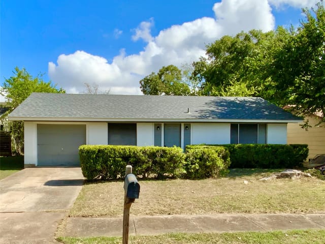 104 W Starling Dr