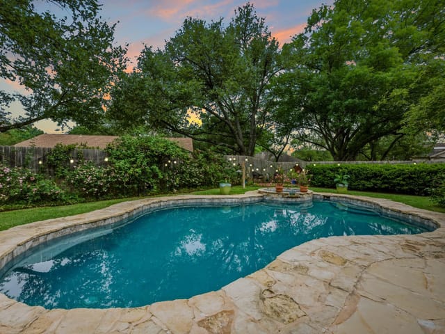 10401 Pinehurst Dr