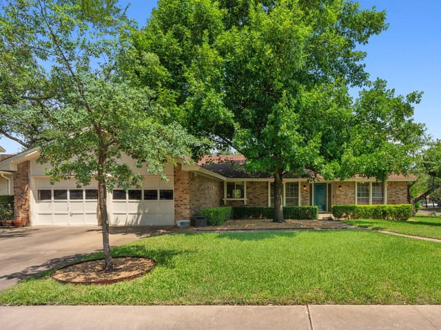10402 Mourning Dove Dr