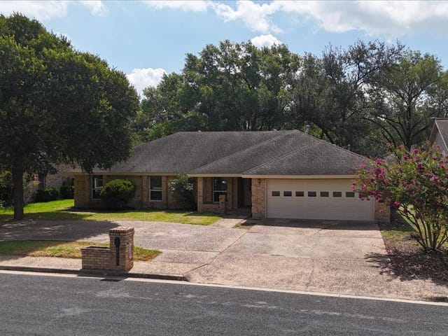 10403 Pinehurst DR