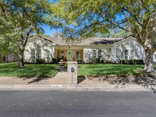10406 Pinehurst Dr