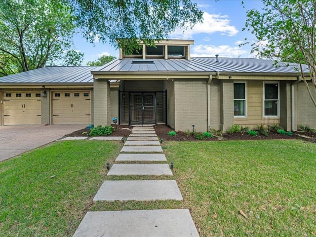 10408 Pinehurst DR