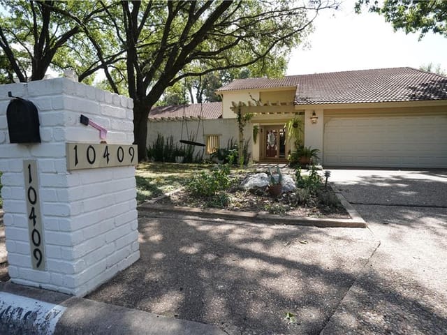 10409 Pinehurst Dr