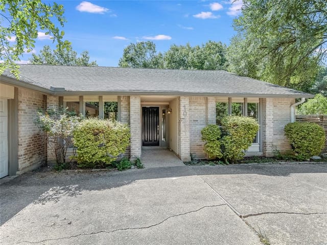 10411 Pinehurst Dr