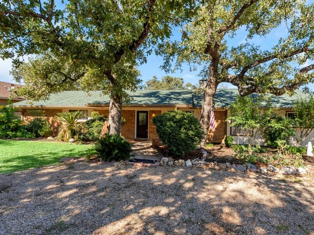 105 Agarita Dr