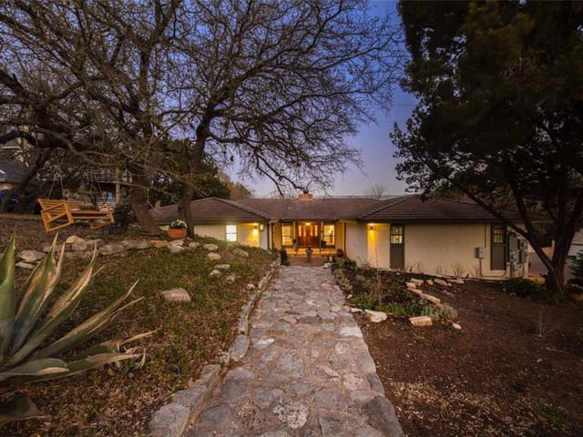 105 Crest View Dr
