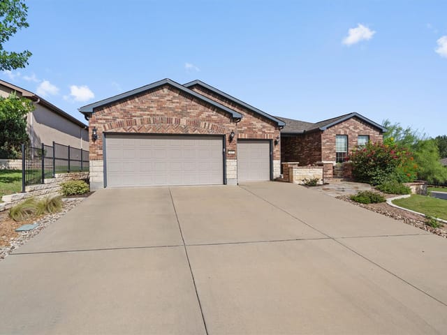 105 Duck Creek LN