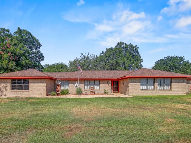 105 Frederick Ln