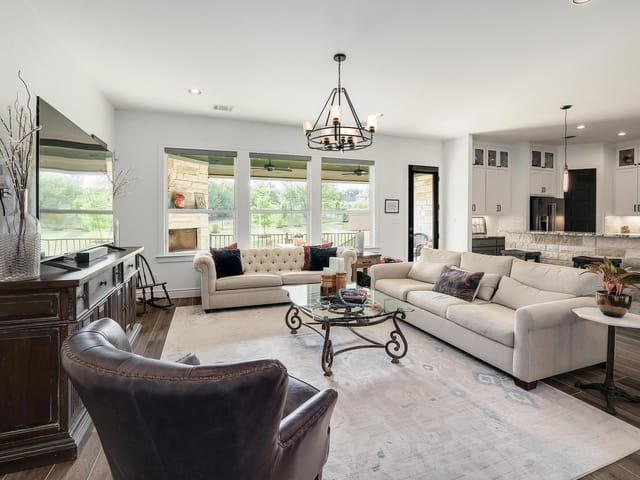 105 Graystone LN