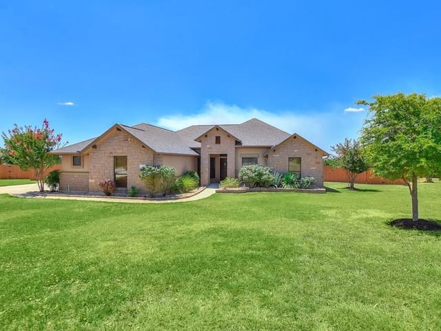 105 Howard LN