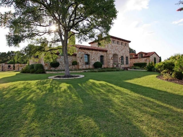 105 La Strada Cir
