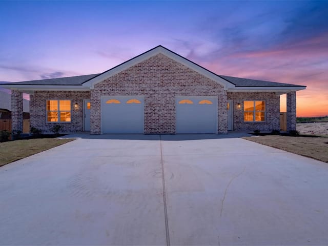 105 Leon LN