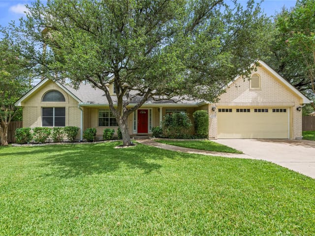 105 Oakmont CT