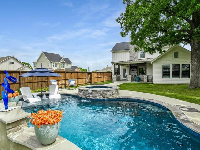 105 Retreat PL