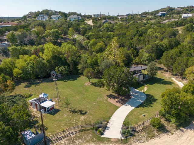 10501 Lake Park DR
