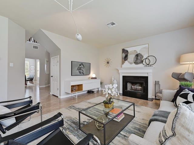 10501 Lindshire Ln