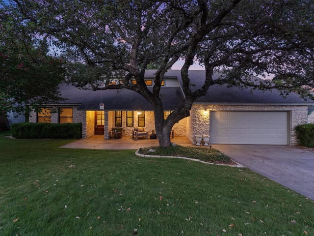 10501 Tweedsmuir Dr