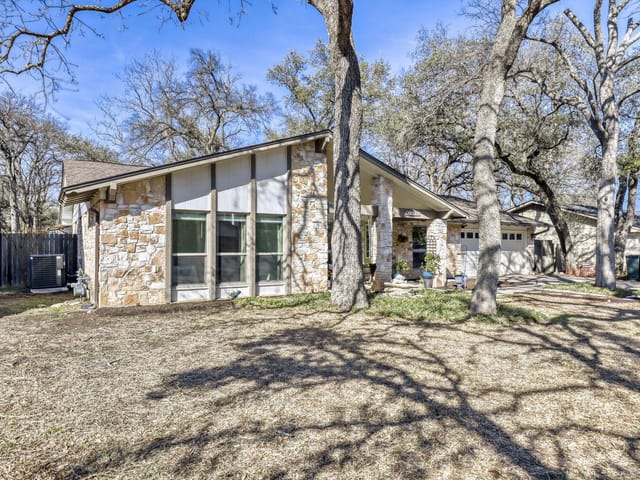 10502 Timbercrest LN
