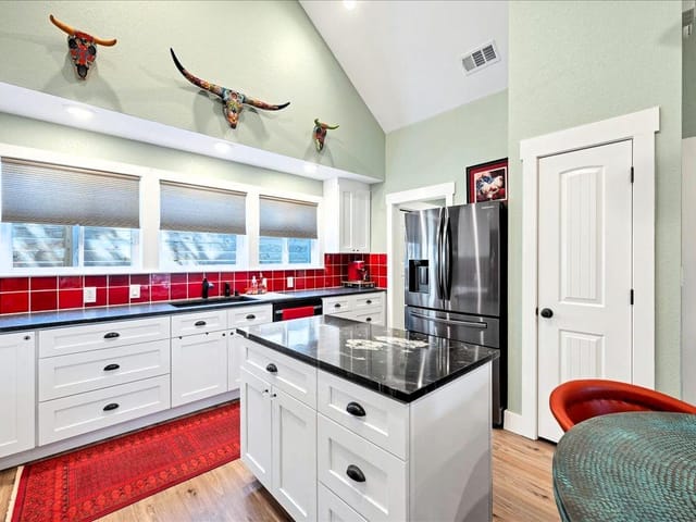 10502 W Lakeview DR