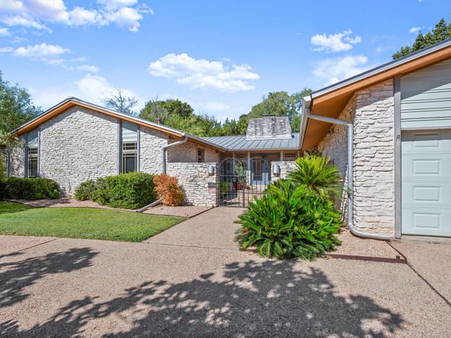 10504 Pinehurst Dr