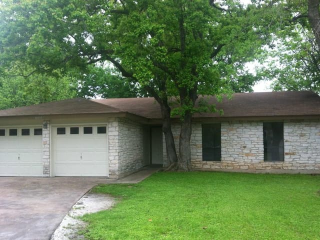 10505 Robinwood Cir