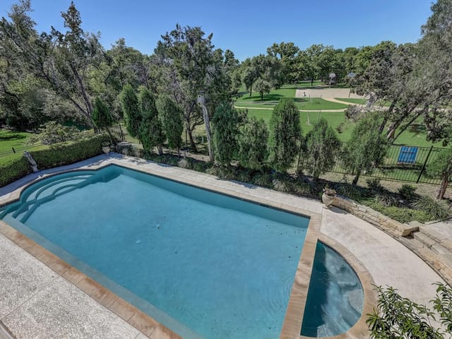 10511 Grand Oak Cir