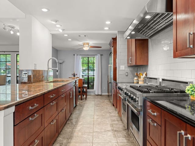 10513 Timbercrest Ln