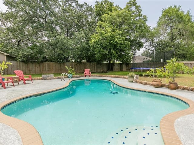 10517 Timbercrest Ln
