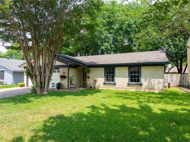 10518 School House Ln