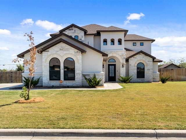 1052 Parkview Dr Way
