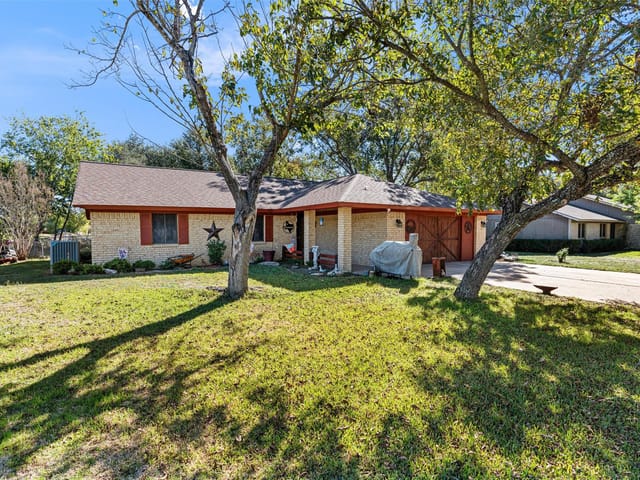 106 Frederick Ln