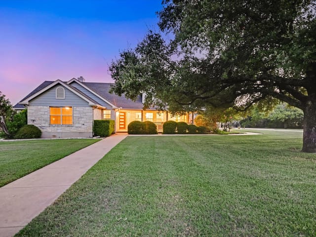 106 Lakeview LN