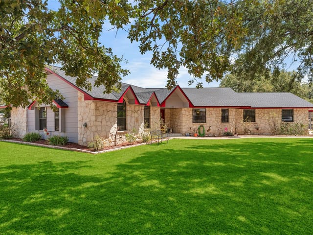 106 N Greenwood DR