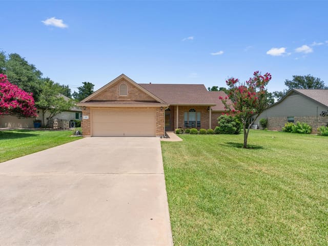 106 Stacey LN
