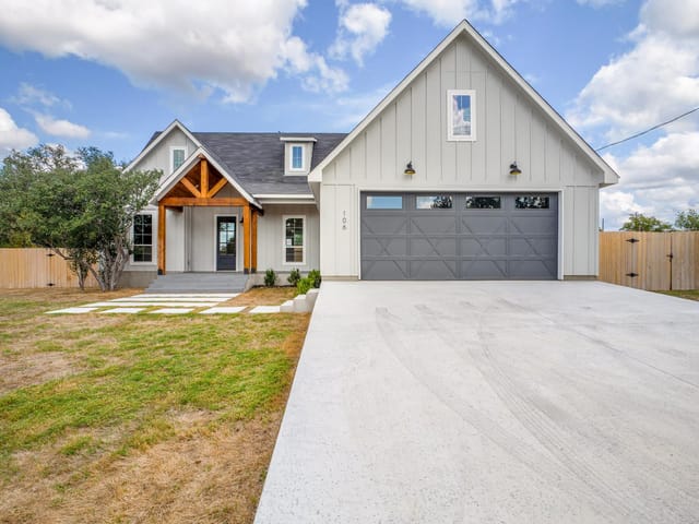 106 W Briar DR