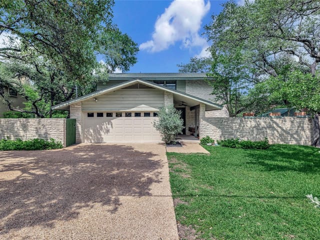 106 W Spring Dr