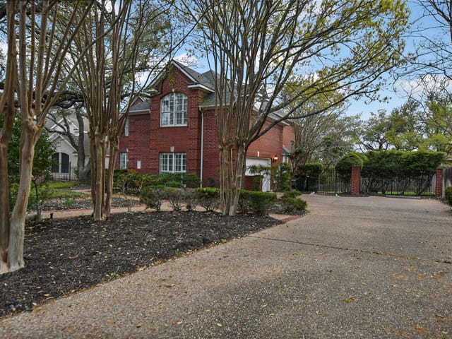 10601 Indigo Broom LOOP