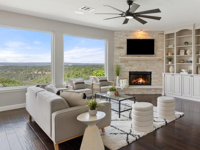 10601 Pointe View Dr