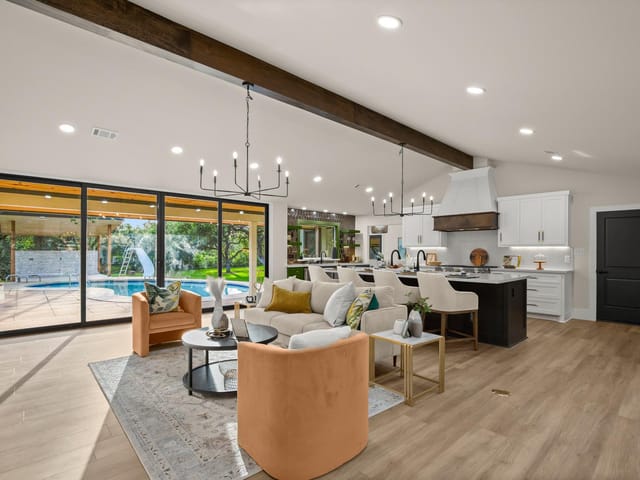10604 Glass Mountain Trl