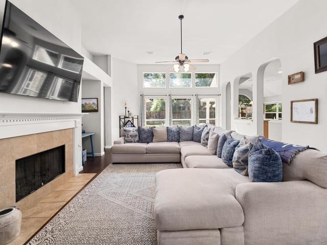 10609 Thoroughbred Dr