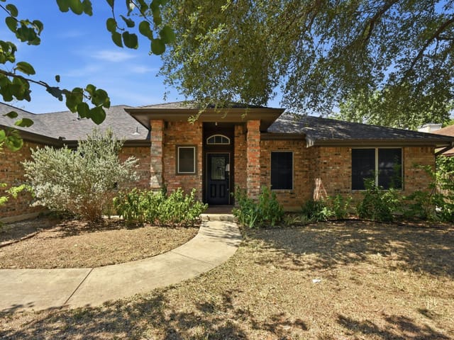 1068 Memorial CIR